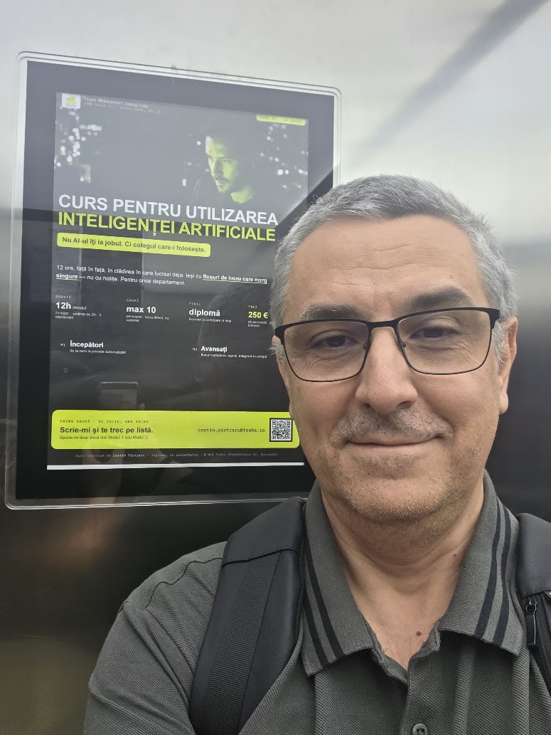 Poză reală, neras, în lift, lângă afișul cursului de AI